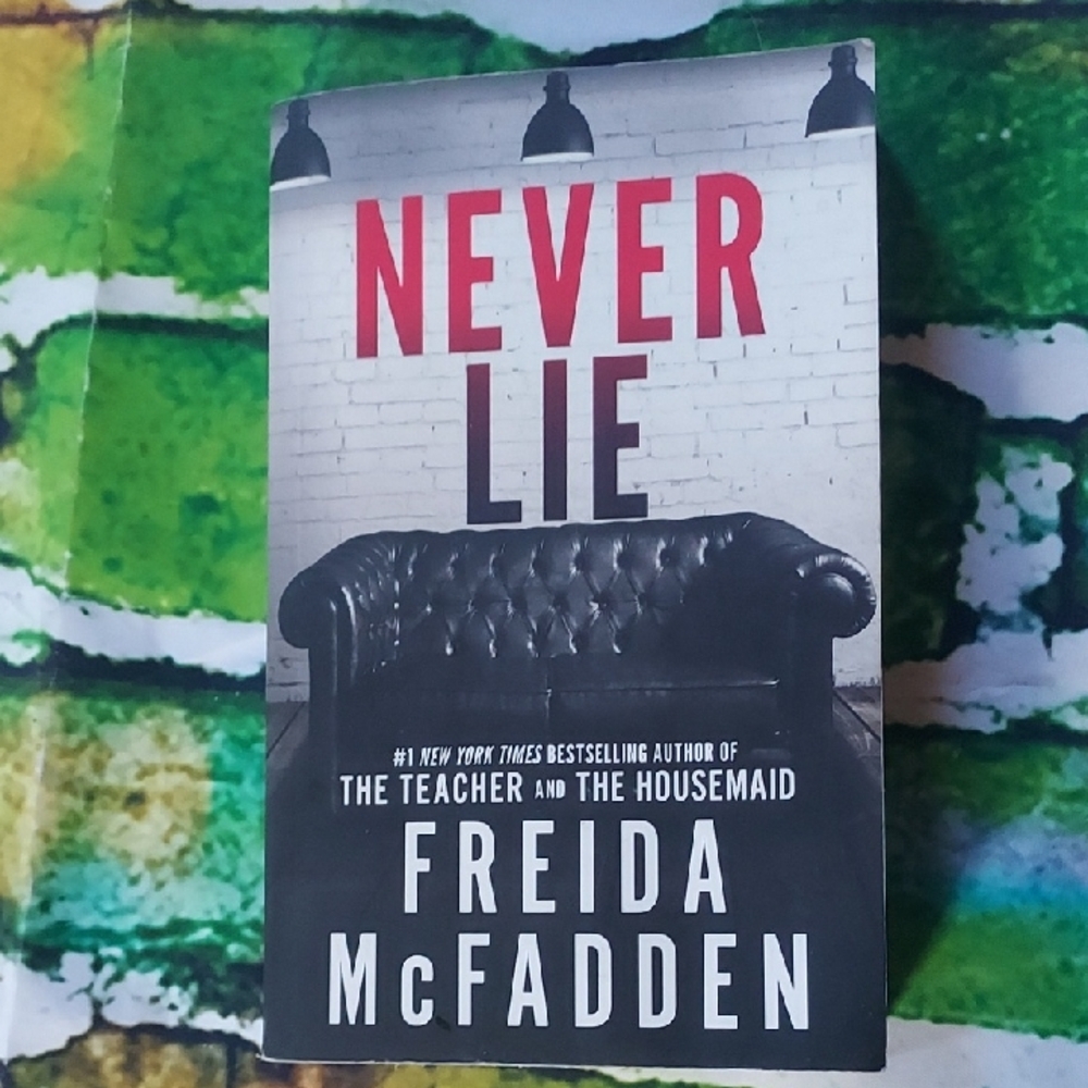 Never Lie by Freida McFadden Book